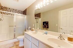 Lakefront Ozark Condo w/ Spacious Balcony!