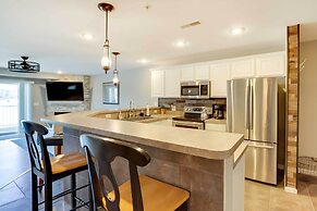 Lakefront Ozark Condo w/ Spacious Balcony!