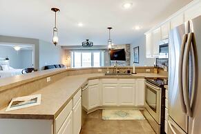 Lakefront Ozark Condo w/ Spacious Balcony!