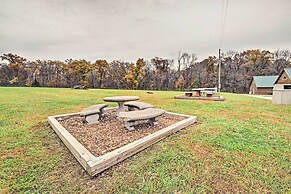 Lakefront Columbia Cabin w/ Porch & Shared Dock