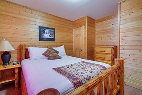 Lakefront Columbia Cabin w/ Porch & Shared Dock