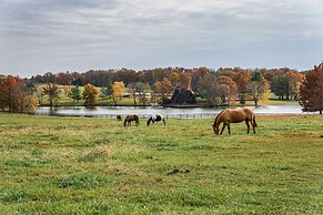 Lakefront Columbia Cabin w/ Porch & Shared Dock
