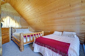 Lakefront Columbia Cabin w/ Porch & Shared Dock