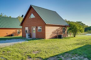 Lakefront Columbia Cabin w/ Porch & Shared Dock