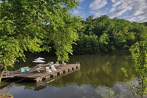 Lakefront Osage Beach Home w/ Community Pool!