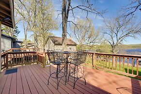 Lakeside Reeds Spring Home w/ Pool Access & Deck!