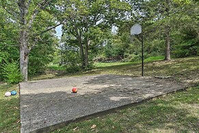 Lakeside Reeds Spring Home w/ Pool Access & Deck!