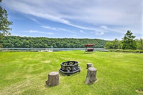 Lakeside Escape With Hot Tub - 14 Miles to Branson