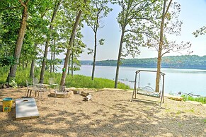Waterfront Bull Shoals Lake Cabin w/ Deck + Views!