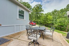 8 Mi to Beach: Lake-view Haven in Linn Creek!