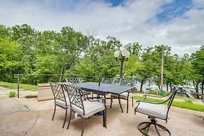 8 Mi to Beach: Lake-view Haven in Linn Creek!