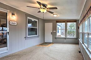 8 Mi to Beach: Lake-view Haven in Linn Creek!