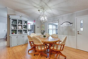 8 Mi to Beach: Lake-view Haven in Linn Creek!