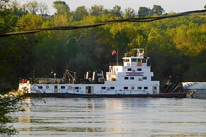 Lovely Couples Escape on Mississippi River!