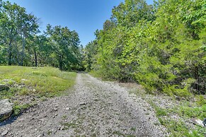 Lake Access & Pool: Branson Condo - 2 Mi to Marina