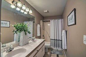 Modern Resort Condo ~ 3 Mi to Branson Landing