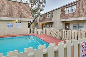 Lovely Myrtle Beach Townhome: Steps to Beach