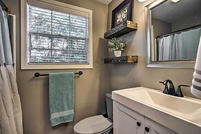 Modern Home w/ Yard + Deck, 1 Mi to Clemson U!