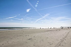 Murrells Inlet Upstairs Unit: 1 Block to Beach!