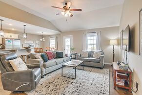 Ozark Home: Pool Access, Deck & Fenced Yard
