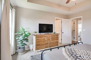 Ozark Home: Pool Access, Deck & Fenced Yard