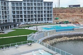 Lake-view Patio + Pool Access: Osage Beach Condo