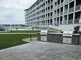 Lake-view Patio + Pool Access: Osage Beach Condo