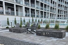 Lake-view Patio + Pool Access: Osage Beach Condo