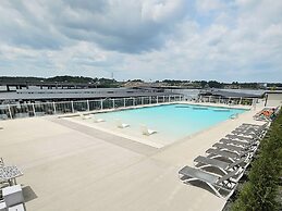 Lake-view Patio + Pool Access: Osage Beach Condo