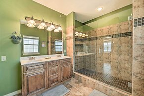 Spacious Branson Condo on Table Rock Lake!