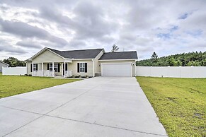 3 Mi to Golf: Loris Home w/ Big Private Yard!