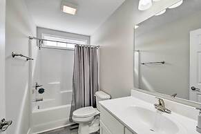 3 Mi to Golf: Loris Home w/ Big Private Yard!