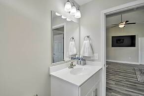 3 Mi to Golf: Loris Home w/ Big Private Yard!