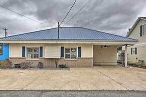 North Myrtle Beach Home: Steps to the Beach!