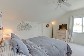 Lakefront Haven w/ Balcony in Osage Beach!