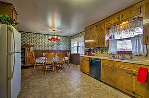 Peaceful Missouri Home, 25 Mi to Truman Lake!