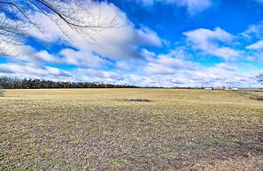 Peaceful Missouri Home, 25 Mi to Truman Lake!