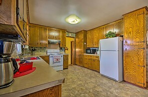 Peaceful Missouri Home, 25 Mi to Truman Lake!