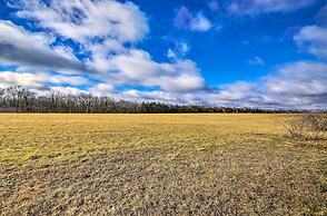 Peaceful Missouri Home, 25 Mi to Truman Lake!