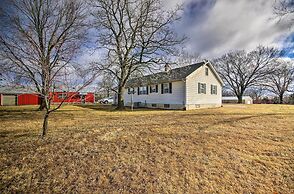 Peaceful Missouri Home, 25 Mi to Truman Lake!
