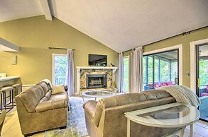 2 Decks & Pool Access: Osage Beach Retreat