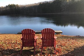 Private Getaway on 270 Acres w/ Lake: Swim & Canoe