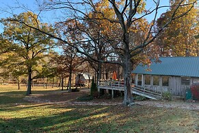 Private Getaway on 270 Acres w/ Lake: Swim & Canoe