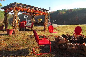 Private Getaway on 270 Acres w/ Lake: Swim & Canoe