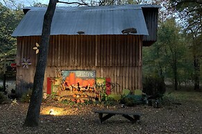 Private Getaway on 270 Acres w/ Lake: Swim & Canoe