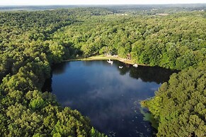 Private Getaway on 270 Acres w/ Lake: Swim & Canoe