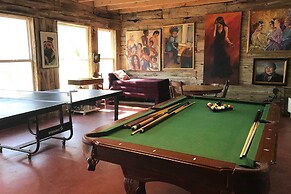 Private Getaway on 270 Acres w/ Lake: Swim & Canoe