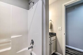 Branson Condo w/ Balcony: Near Silver Dollar City