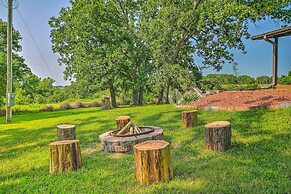 Quiet Country Home in Ava With Chic Interior!