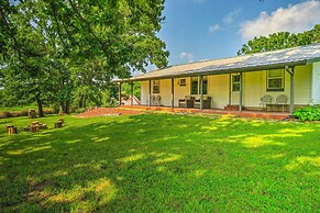 Quiet Country Home in Ava With Chic Interior!